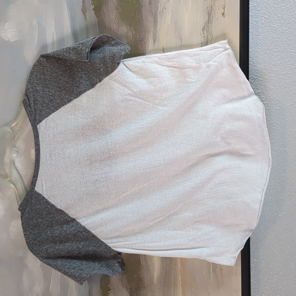 Me to We Grey and White Crop Top Size Medium - Picture 2 of 3